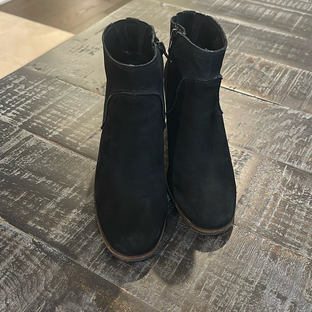 Lucky Brand Zanta Round toe bootie Size 7